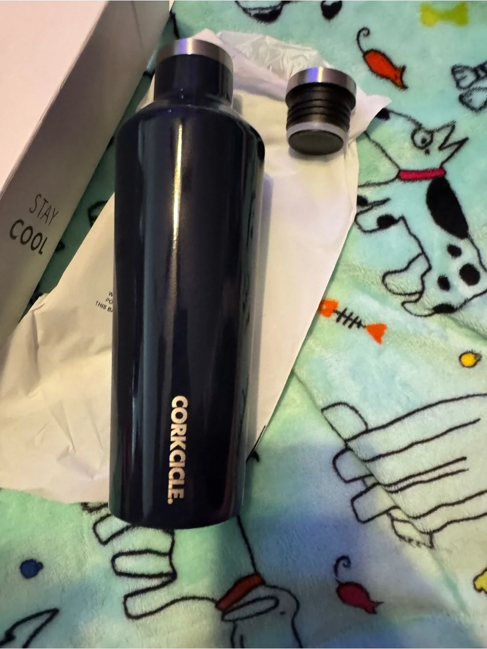 CORKCICLE CANTEEN Triple Insulated Water Bottle NEW Midnight, travel wine holder